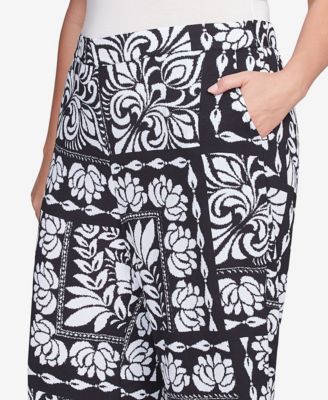 Plus Size Lotus Patchwork Crepe Capri Pants