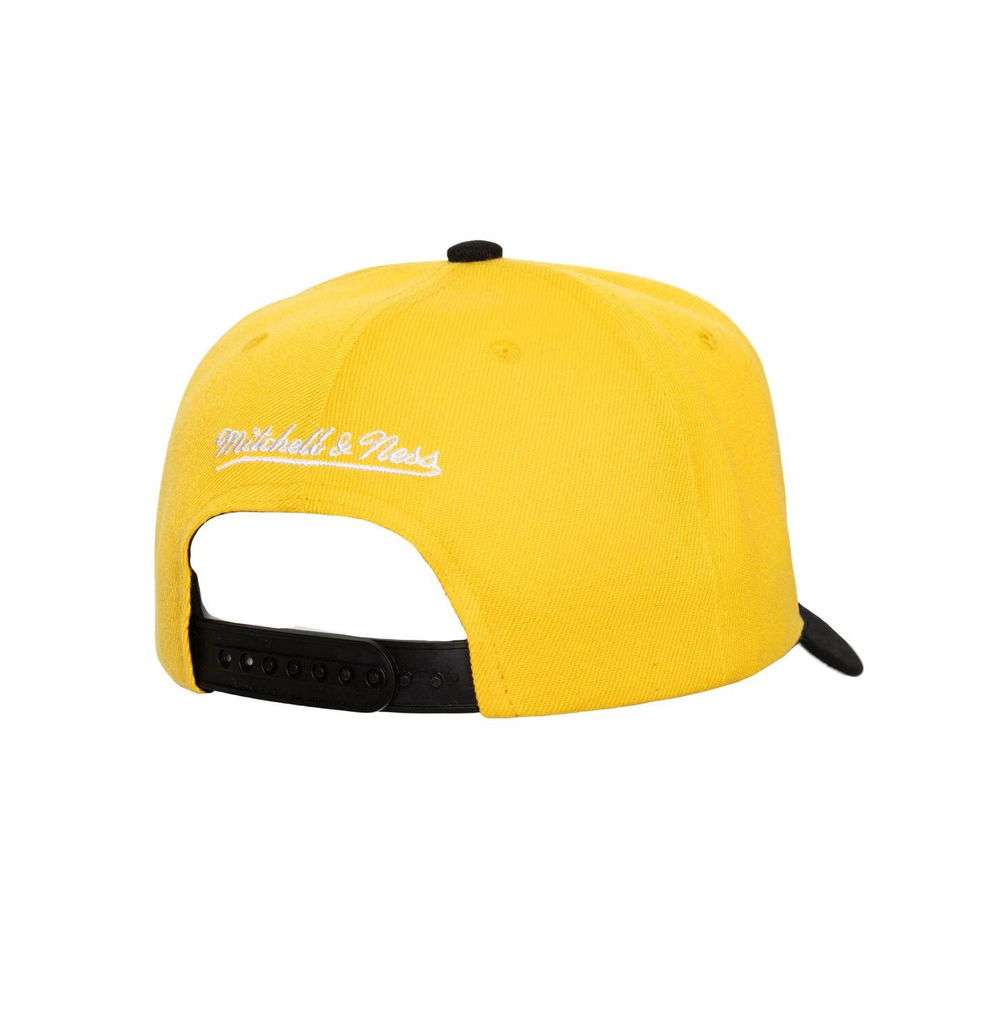 Мужская кепка Mitchell & Ness Gold/Black Boston Bruins Under Arch Two-Tone Pro Crown Snapback Hat — фото 2