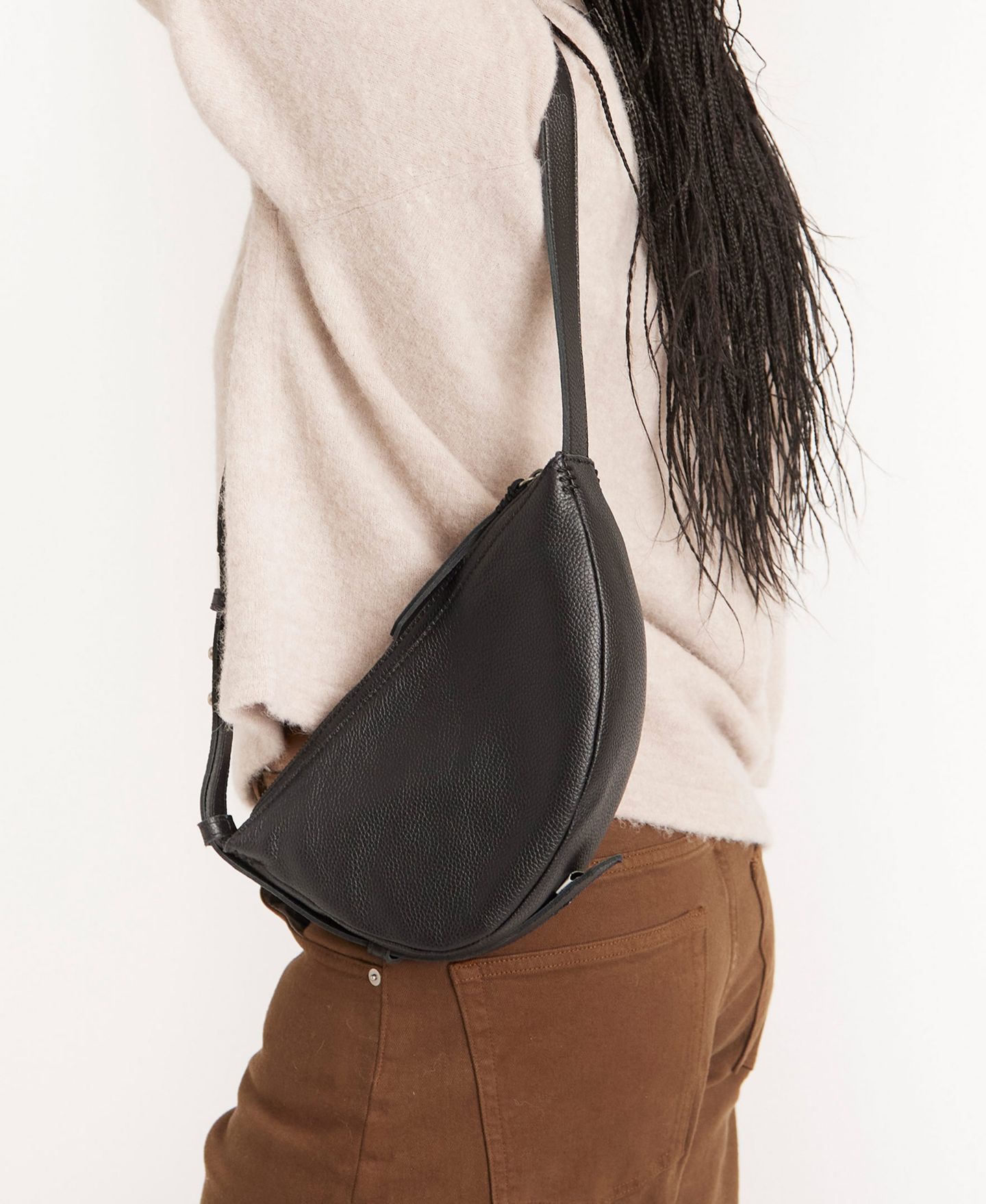 Женская сумка The Sak Tess Sling Mini Crossbody Handbag, цвет: Чёрный кожаный — фото 7