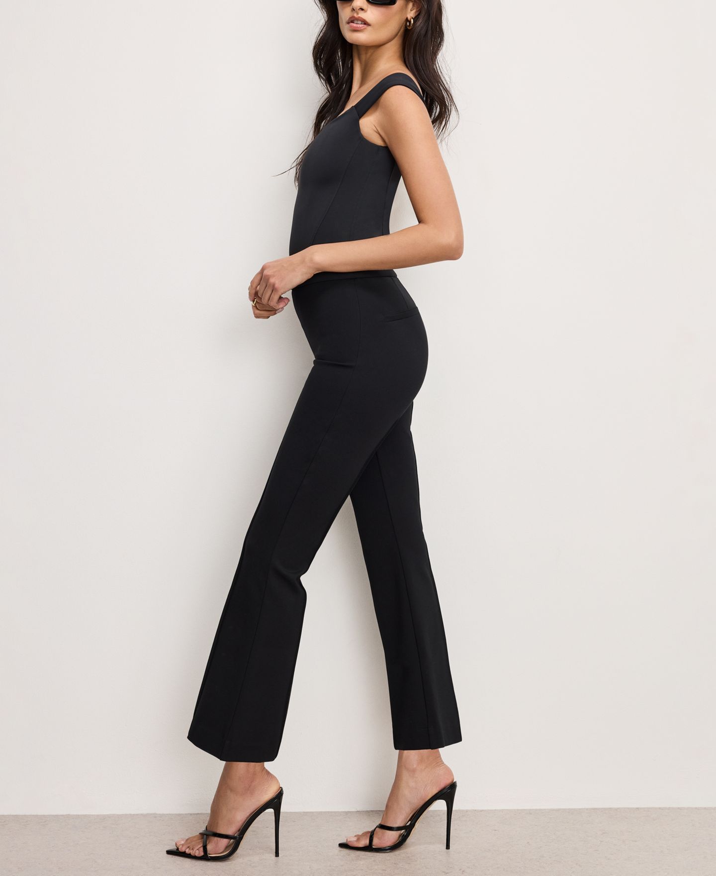 Женские брюки Good American Soft-Stretch Ponte Kick-Flare Pants, Regular & Plus Size, цвет: Чёрный — фото 3