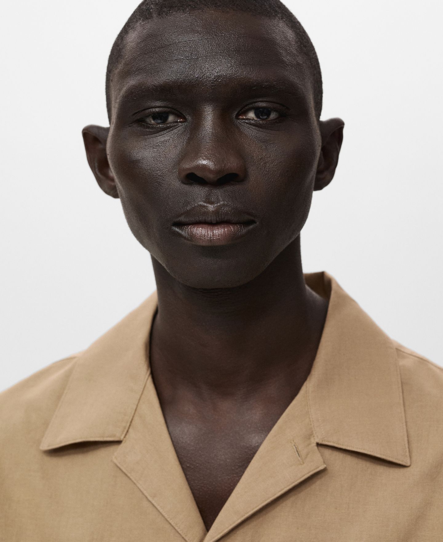 Мужская рубашка Mango Bowling Collar and Pocket Linen, цвет: Бежевый — фото 5