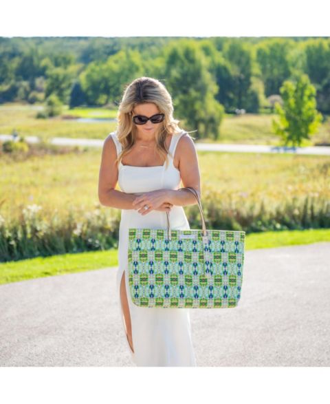 Женская сумка EVELYN & KATE Blackberry Collection- Artist Designed Original Canvas, Coordinating Silk Scarf in Frog Pattern and Fabric Loop Keychain Accessories, цвет: Ежевичный