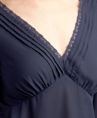 Juniors' 3/4-Sleeve Pleated V-Neck 3/4-Sleeve Top