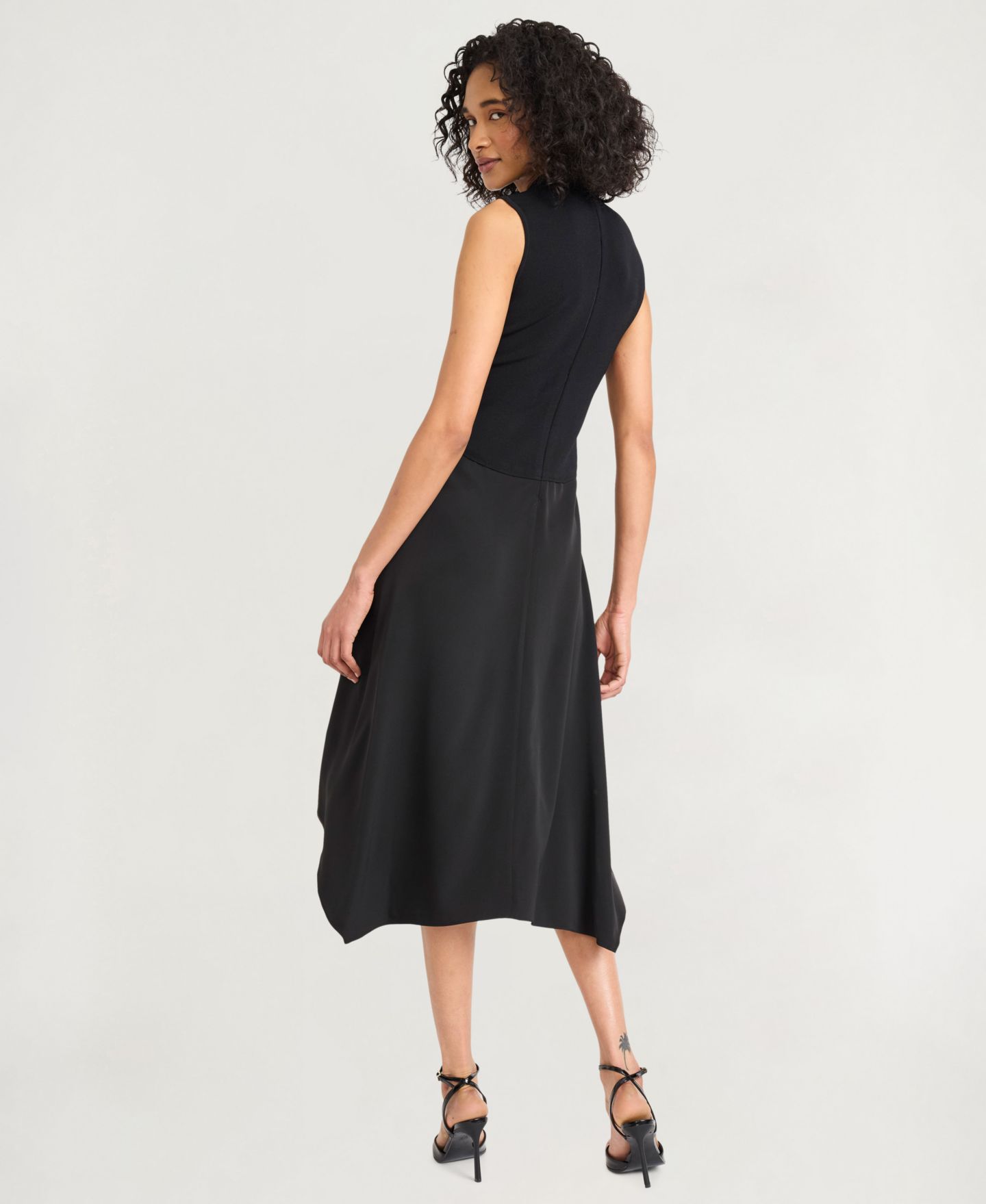 Женское платье Luxely Crepe Mock-Neck Sleeveless Midi, цвет: Чёрный — фото 3