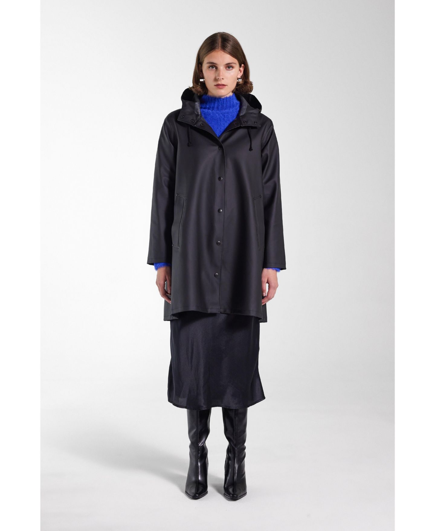 Женские куртки Stutterheim Mosebacke Hooded Long Sleeve Raincoat, цвет: Чёрный — фото 3