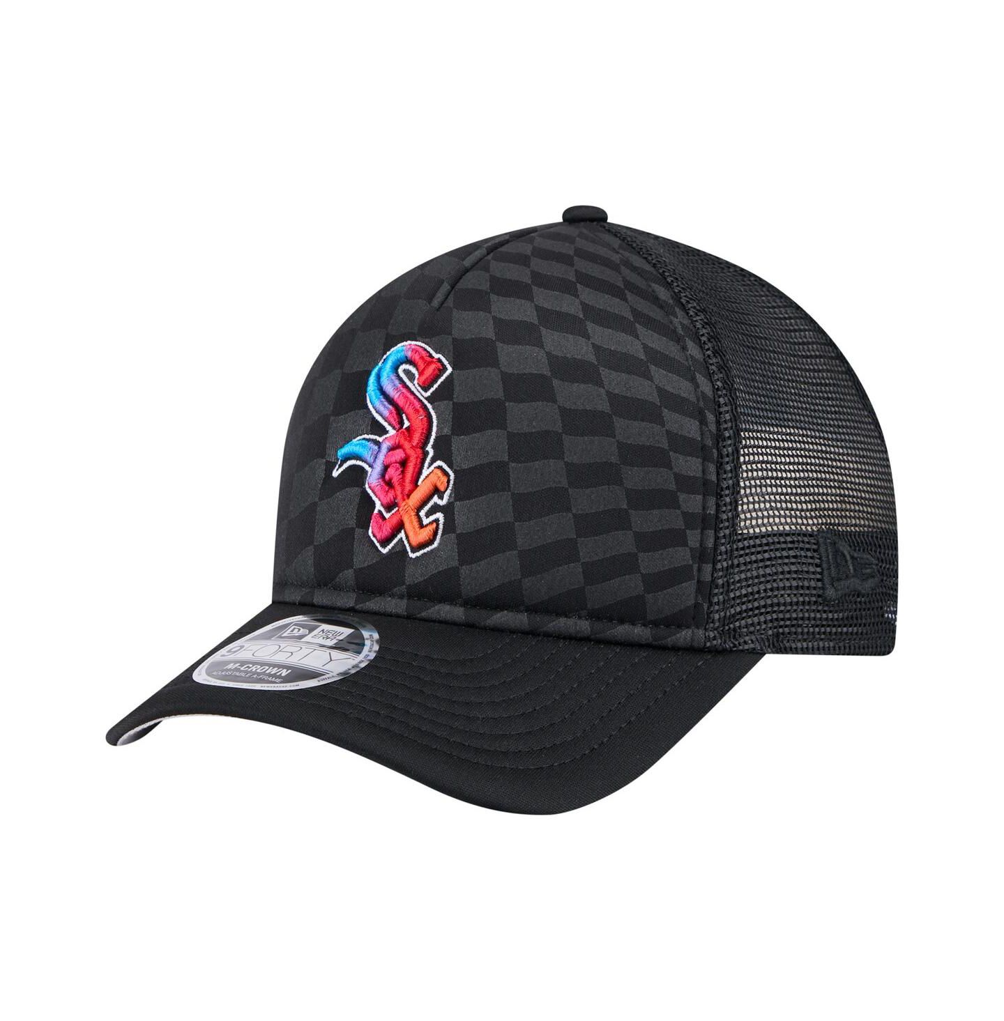 Мужская кепка New Era Black Chicago White Sox Gradient 9FORTY A-Frame M-Crown Trucker Adjustable Hat — фото 1
