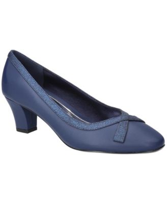 Women's Kata Round-Toe Slip-On Pumps
