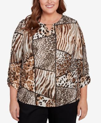 Plus Size Classic Puff Print Animal Colorblock Keyhole Neck Top