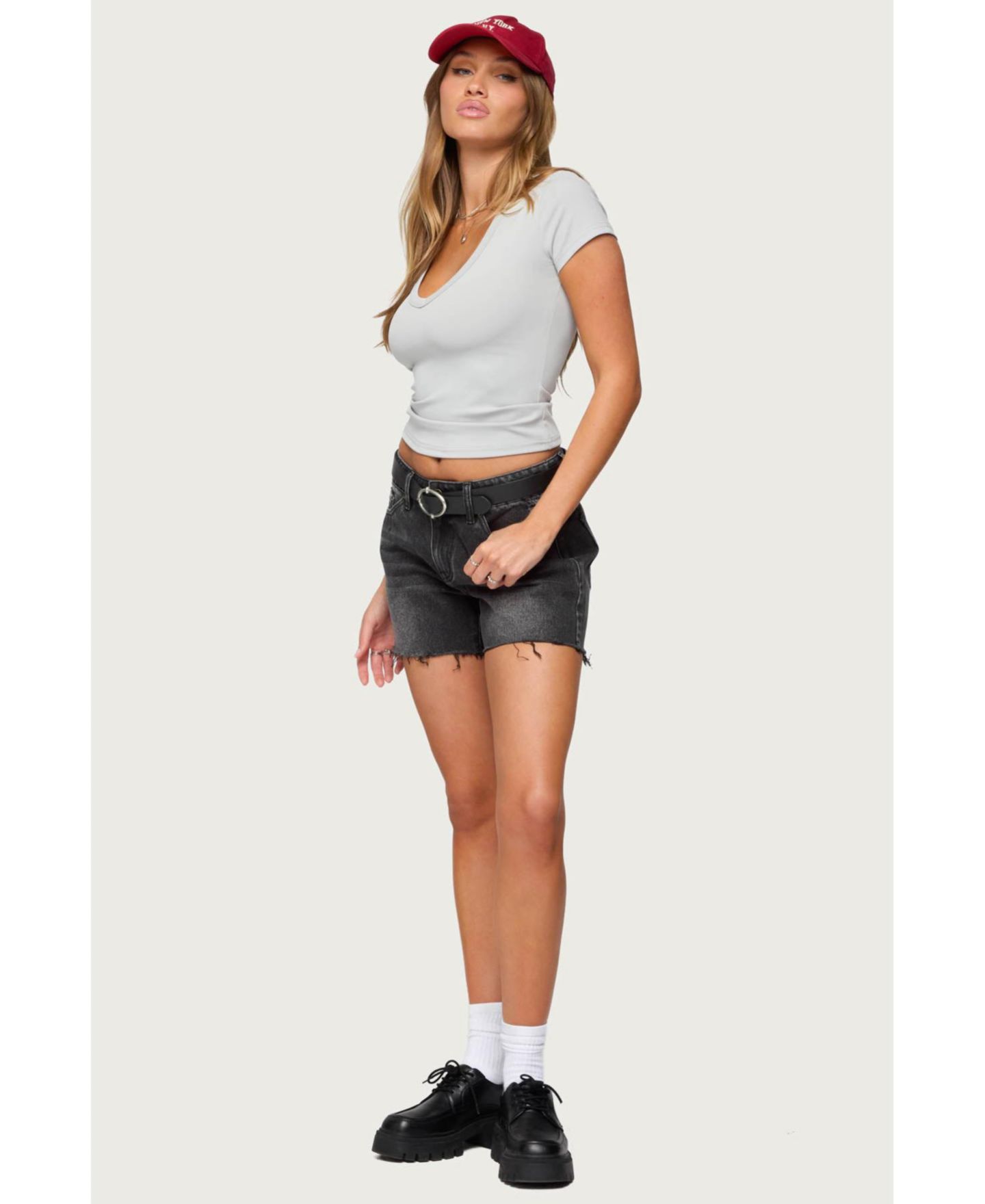 Женская футболка Edikted Moraya V Neck, цвет: Серый — фото 2