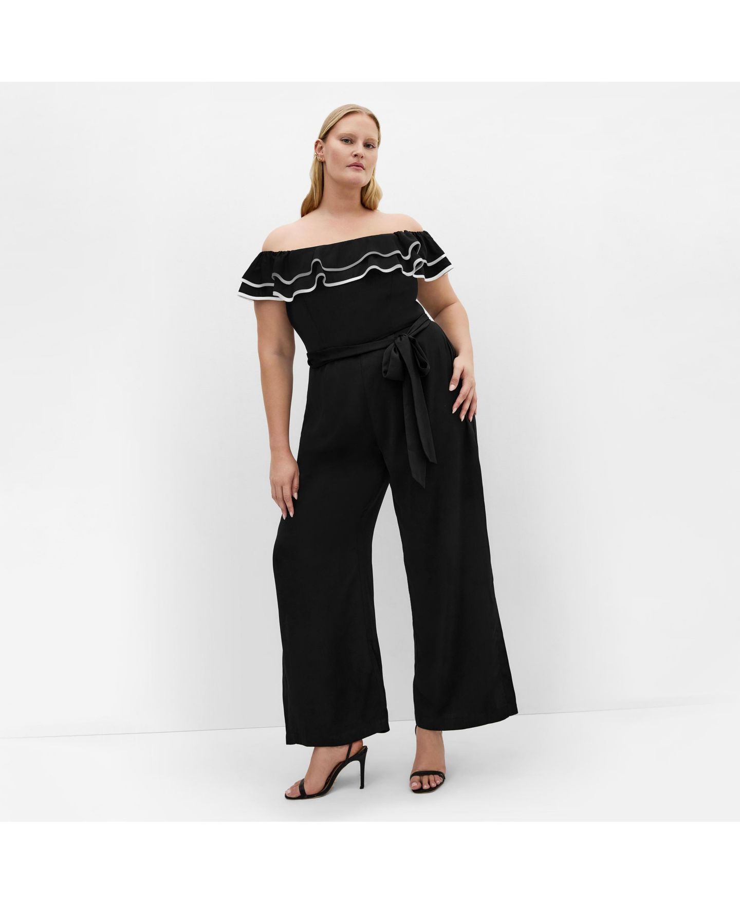 Женский комбинезон CITY CHIC Plus Size Demure Off Shoulder Frill Jumpsuit, цвет: Чёрный — фото 1