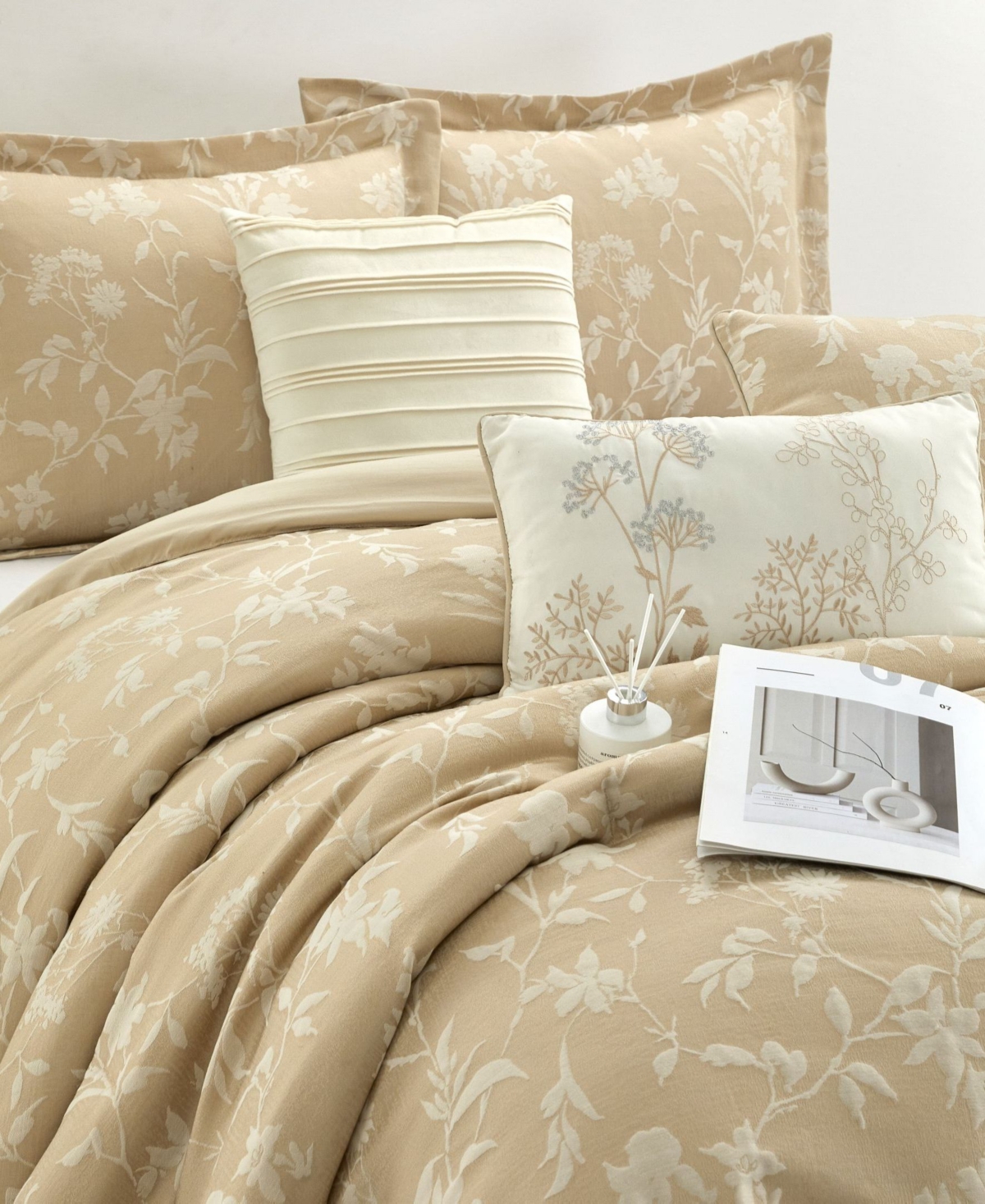 Stratford Park Sahira Floral 7-pc. Comforter Set, King In Gold