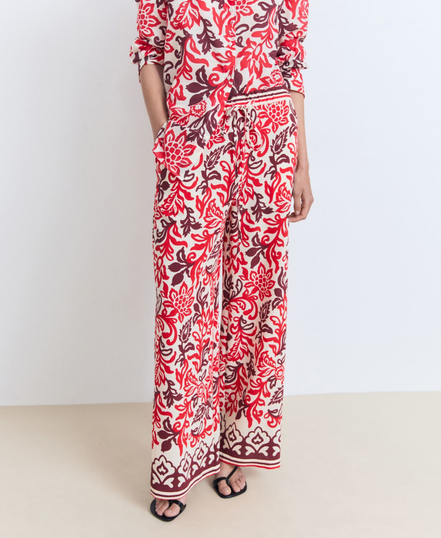 Женские брюки Mango Flowy Printed, цвет: Молочный белый — фото 3
