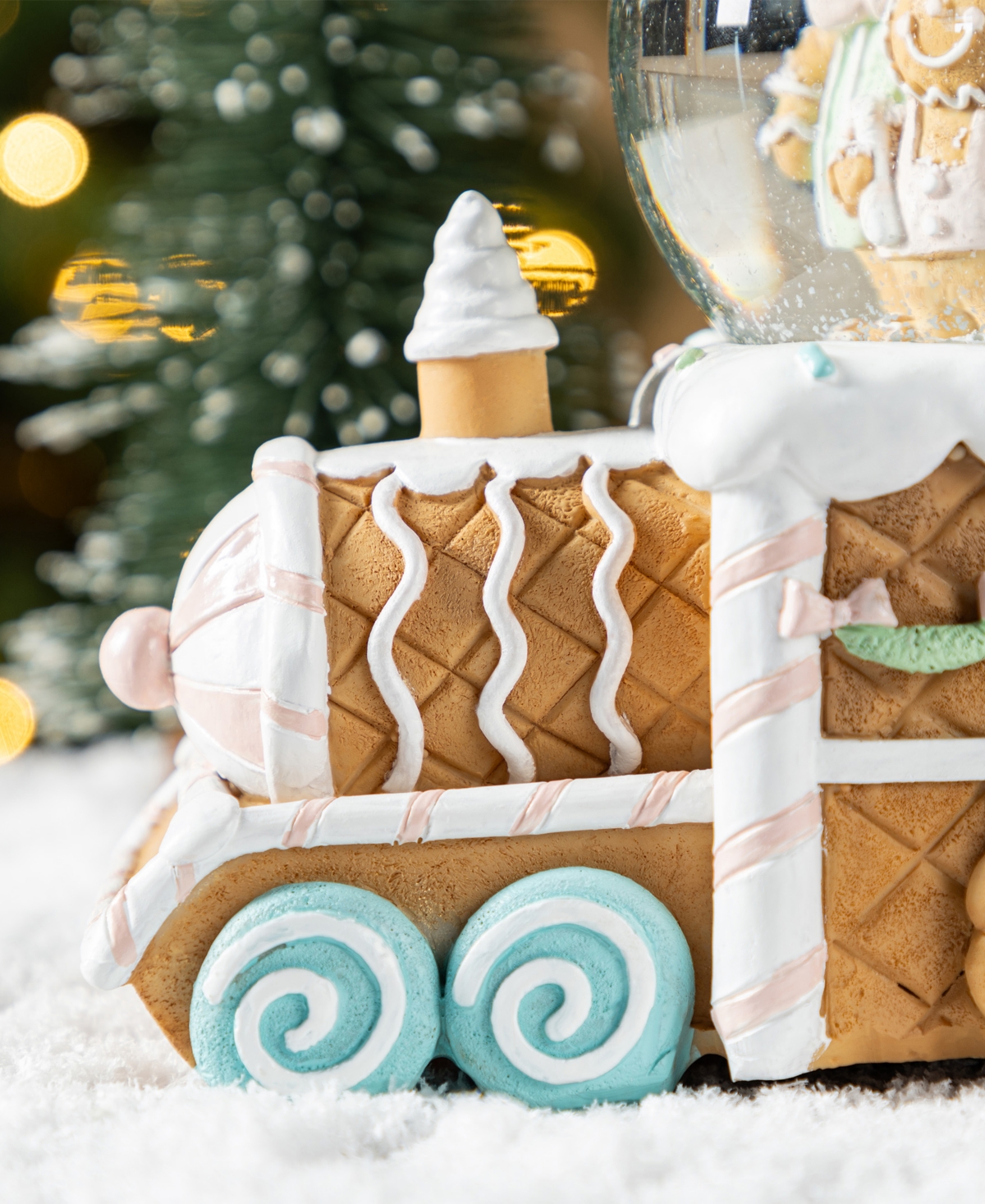 Glitzhome 100mm Resin Christmas Musical Snowflakes Gingerbread Family Train Water Globe In Multi