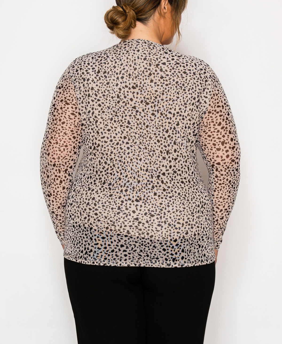 Coin 1804 Plus Size Pebble Mesh Scoop Neck Long Sleeve Top In Neutral