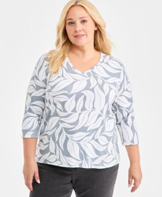 Plus Size V-Neck 3/4-Sleeve Knit Top