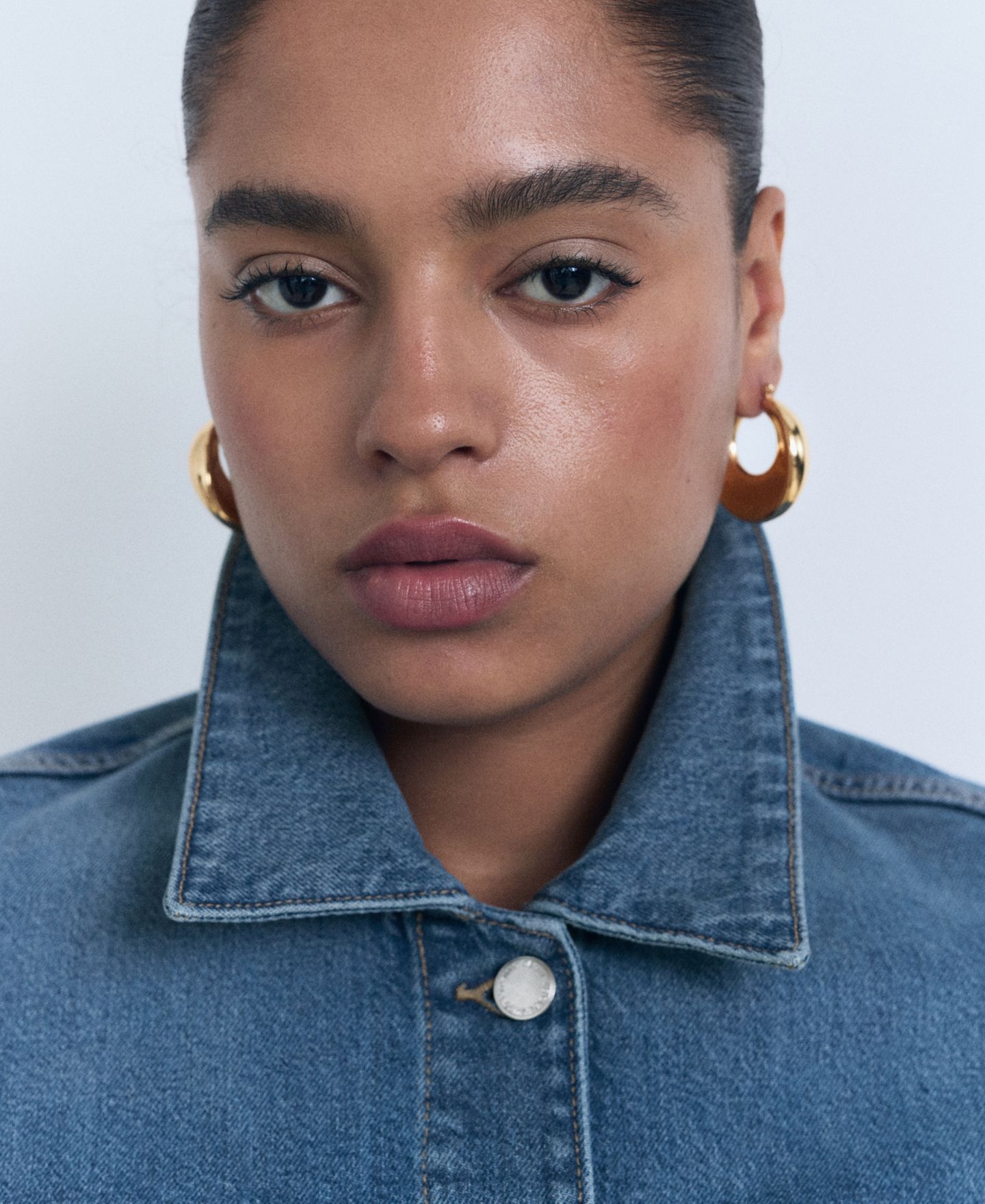 Женская куртка Mango Pockets Denim Jacket, цвет: Средний синий — фото 5