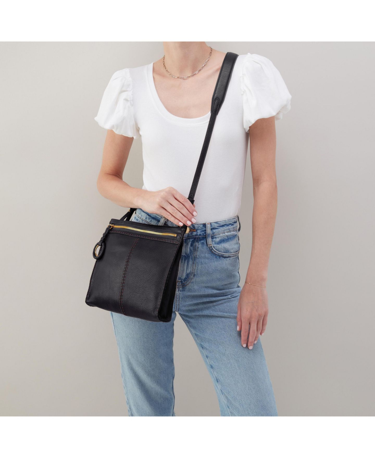 Женская сумка HOBO Austin Medium Crossbody, цвет: Чёрный — фото 5