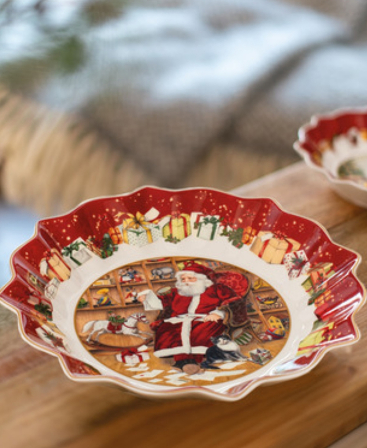 Villeroy & Boch Toy's Fantasy Large Round Bowl, Santa Reads Wish Lists