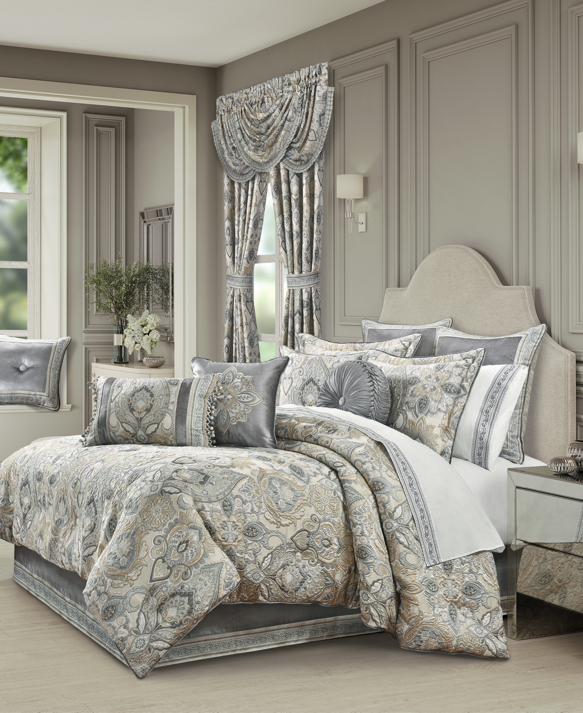 J Queen New York Annabelle Damask 4-pc. Comforter Set, Queen In Blue