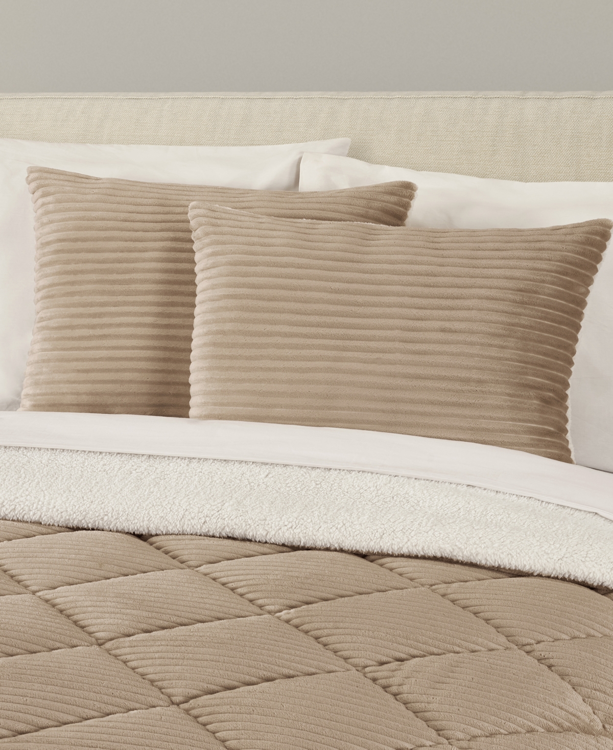 J Queen New York Everett Plush 3-pc. Comforter Set, Full/queen In Sand