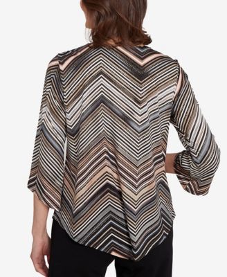 Women's Classic Chevron Stripe Top with Necklace