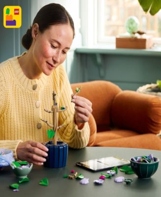 LEGO Botanicals Hibiscus Flower Building Set 10372, 660 Pieces