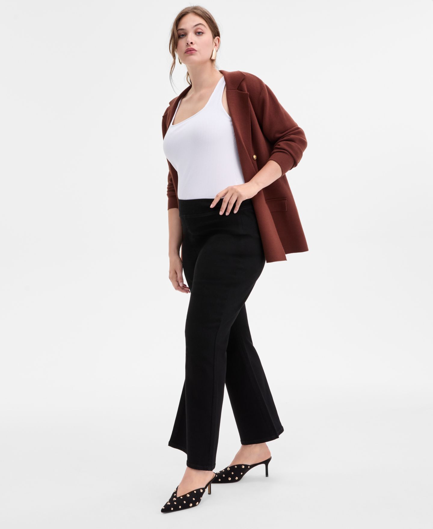 Женские джинсы I.N.C. International Concepts Plus Size High-Rise Pull-On Flared, цвет: Глубокий чёрный — фото 3