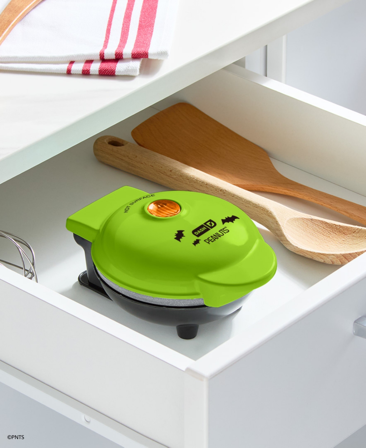 Dash Peanuts Snoopy Vampire Mini Waffle Maker In Green