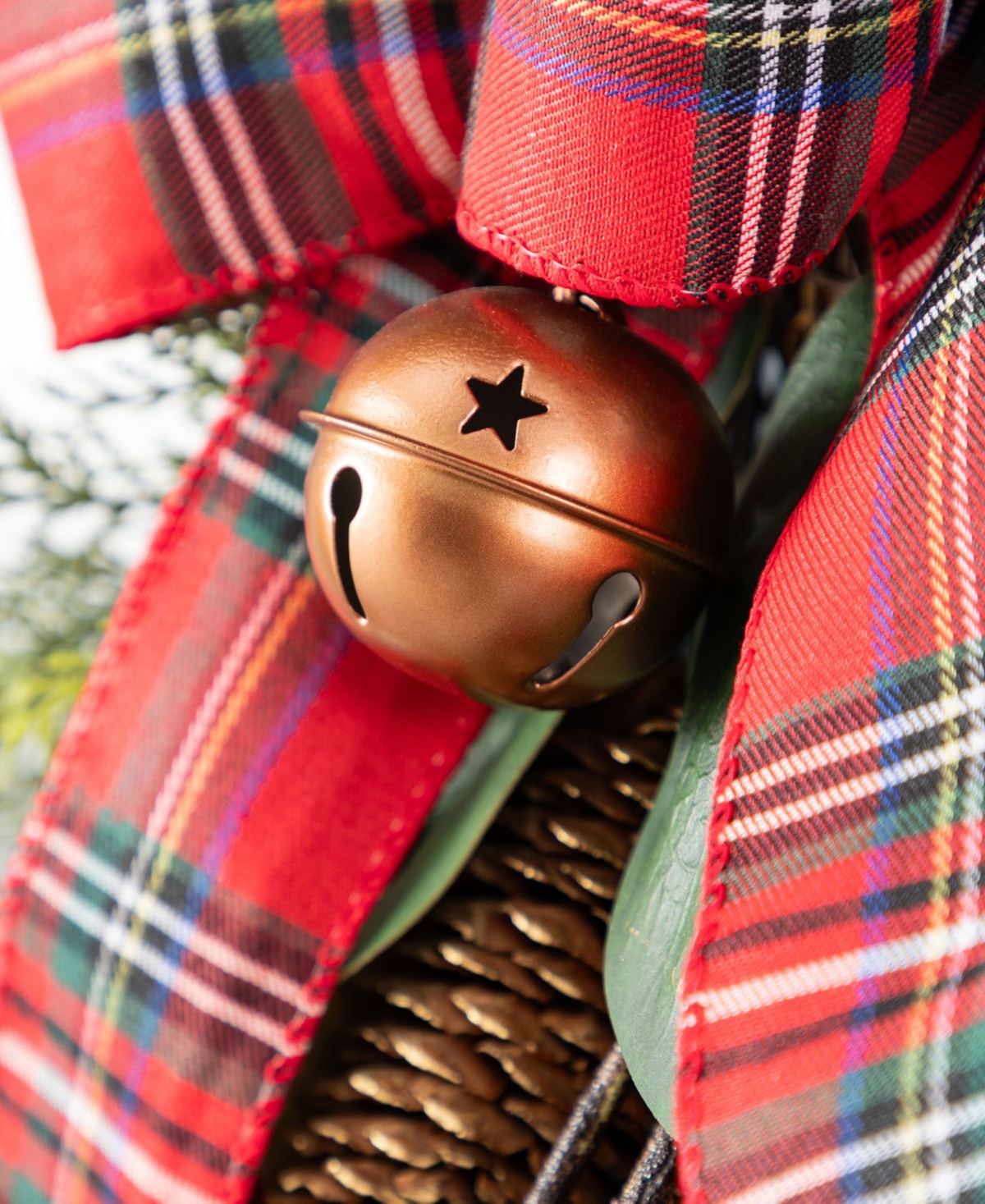 Glitzhome 28" Christmas Bell, Pinecone And Berry Bow Teardrop In Multi