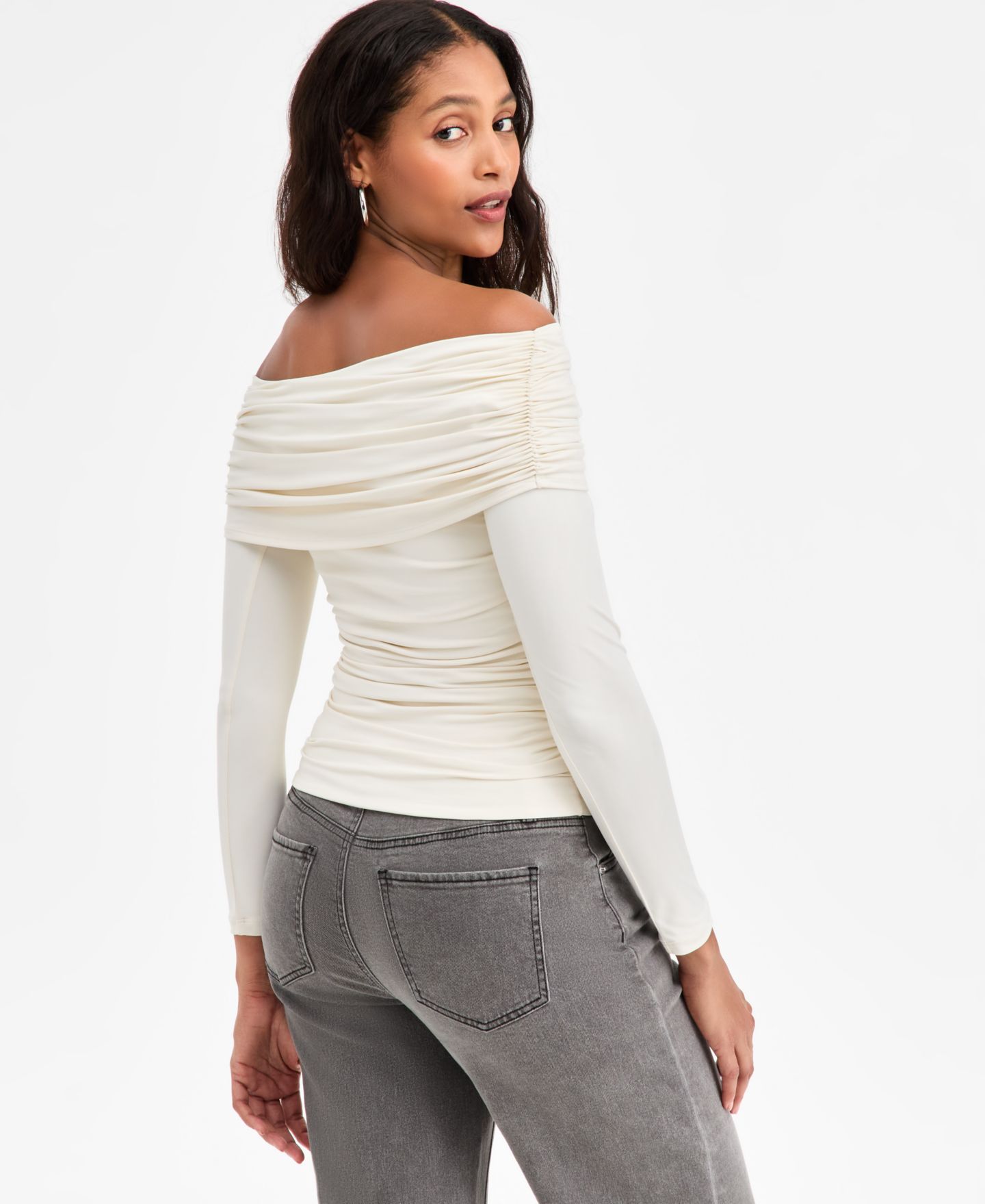 Женский топ Bar III Off-The-Shoulder Ruched Knit Top, цвет: Crema — фото 2