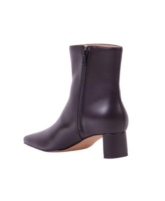 The Wanderering Bootie