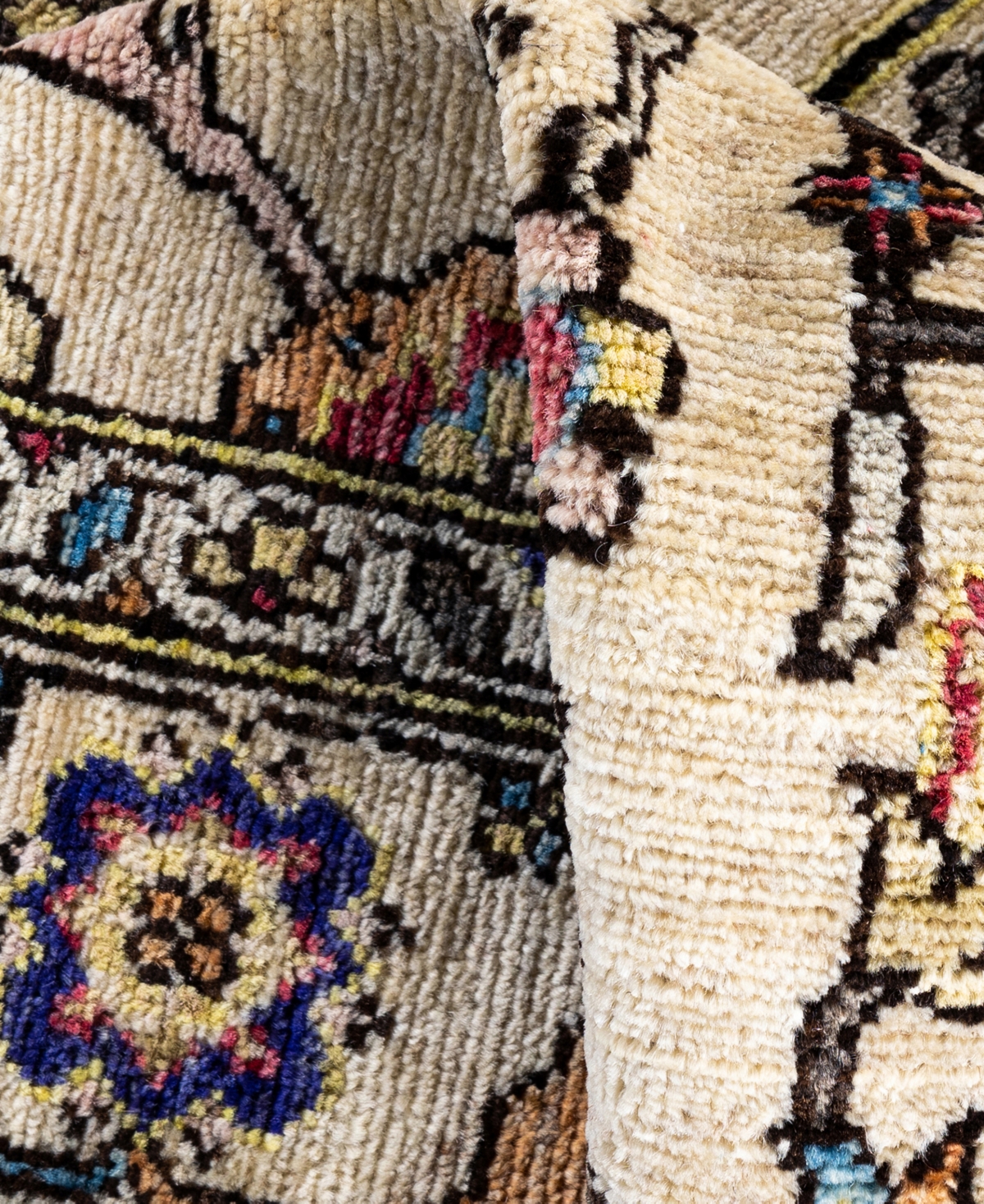 Adorn Hand Woven Rugs Serapi M0103-325 4'x5'11" Area Rug In White
