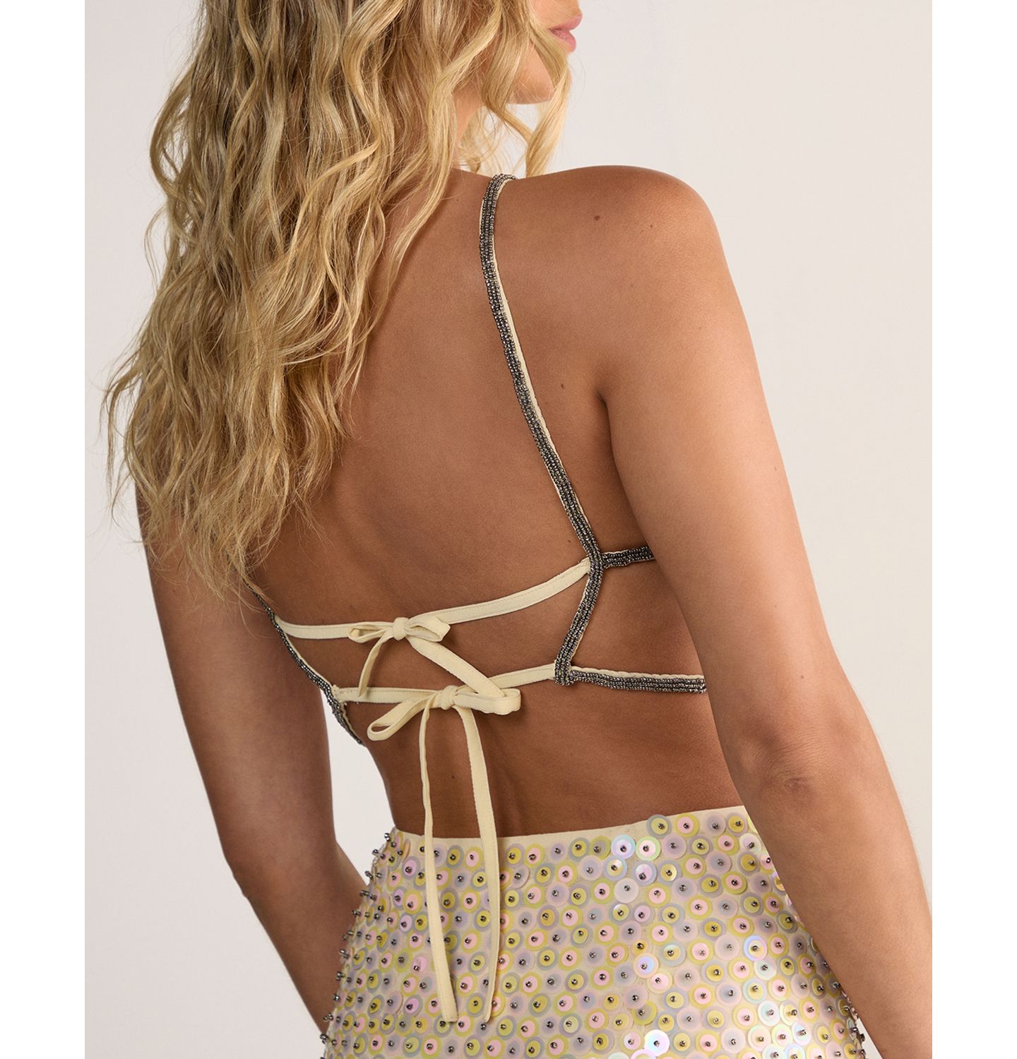 Женский топ Nasty Gal Studded Sequin Beaded Strap Crop, цвет: Лимонный — фото 5