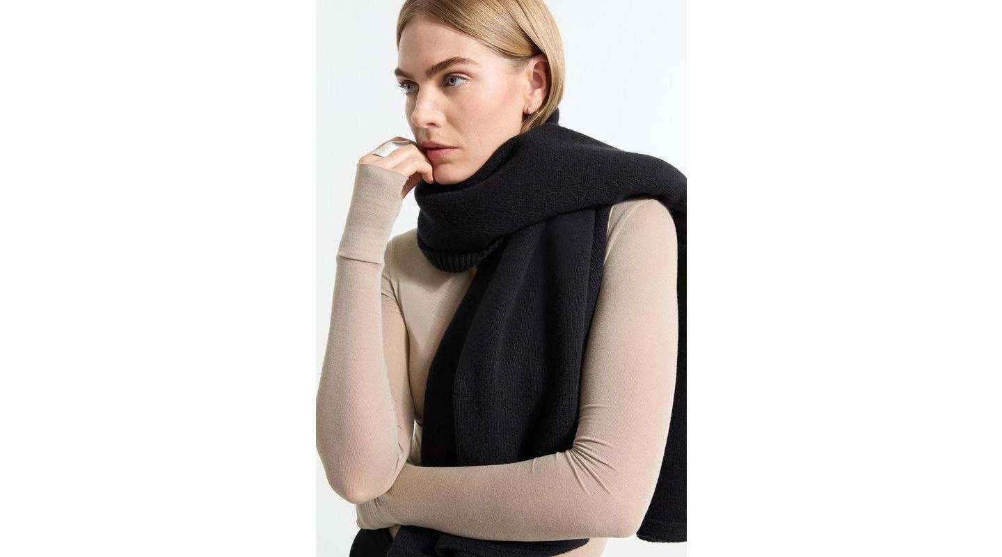 Женская накидка Marcella Mika Italian Merino Wool Asymmetric-Hem Knit Cape with Zip, цвет: Чёрный — фото 9
