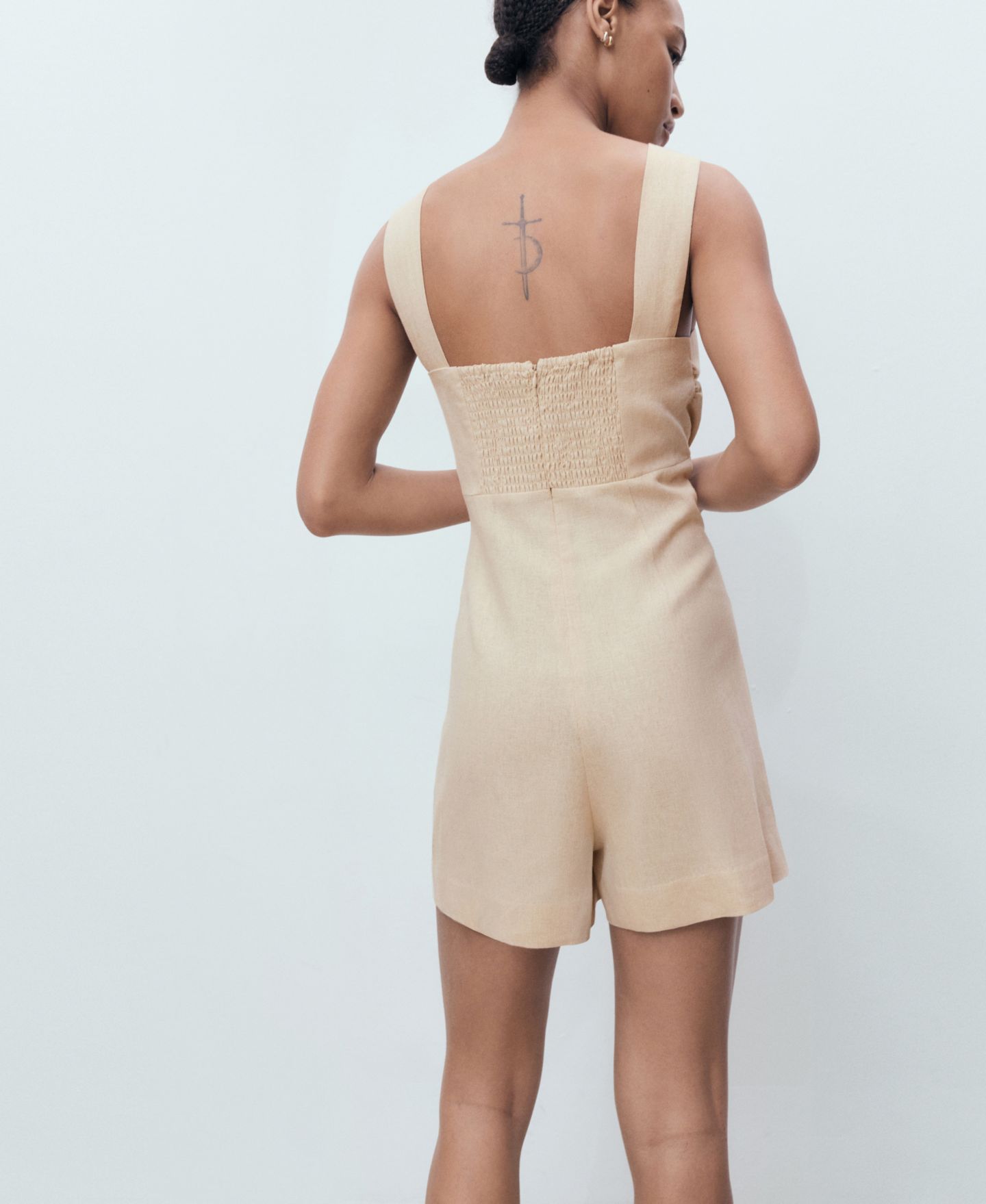 Женский комбинезон MANGO Hoop Detail Linen Jumpsuit, цвет: Песочный — фото 3