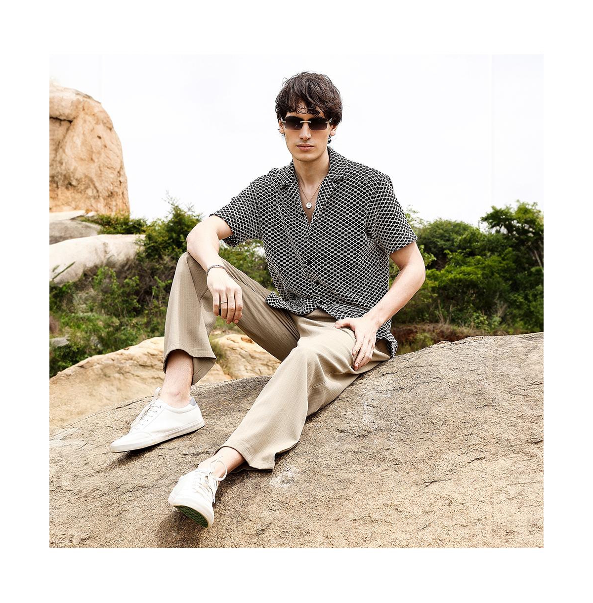 Campus Sutra Men's Midnight Black & Powder White Contrast Rhombus Oversized Shirt