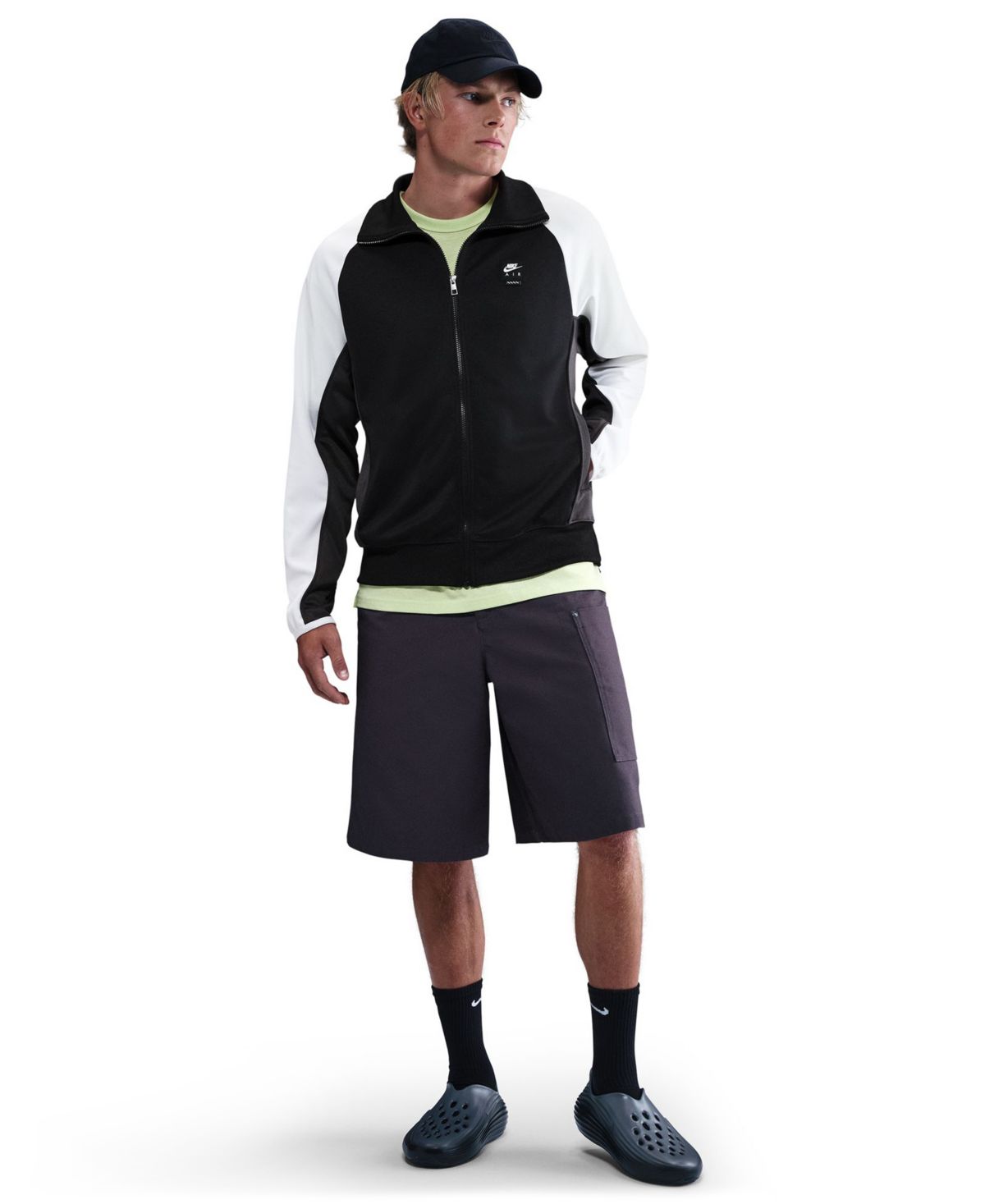 Воздушная мужская куртка свободного кроя с цветными вставками спереди на молнии