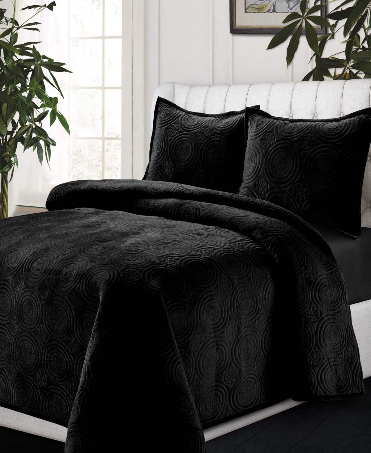 Tribeca Living Capri Medallion Velvet Oversized Solid 3 Piece Quilt Set, King In Black