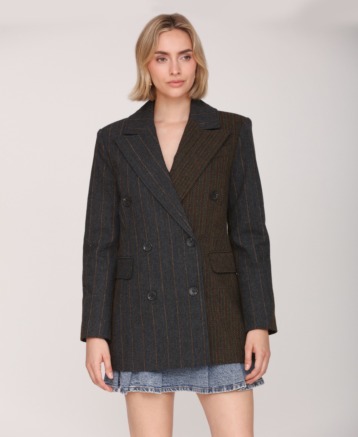 Avec Les Filles Color Blocked Short Jacket In Black