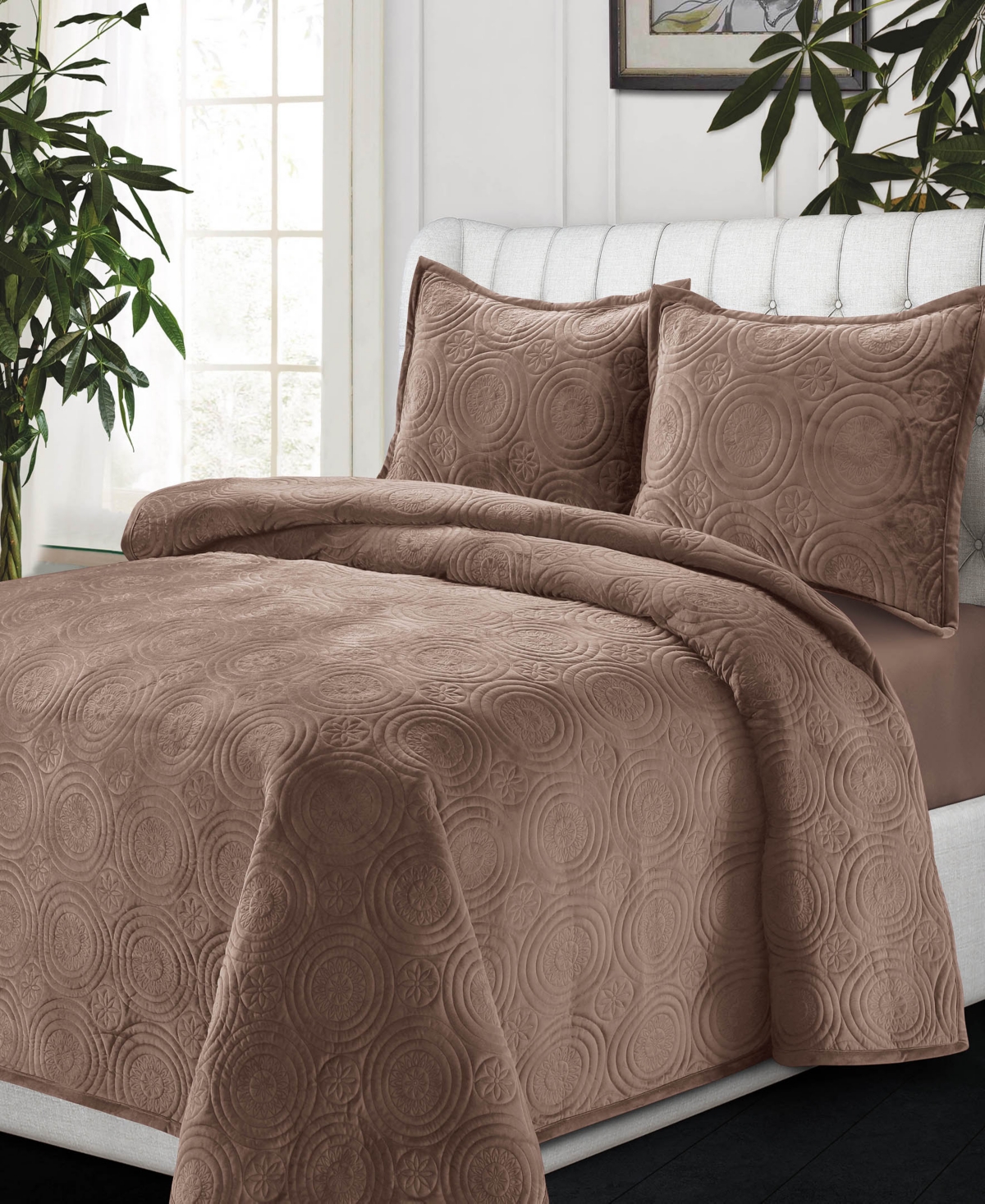 Tribeca Living Capri Medallion Velvet Oversized Solid 3 Piece Quilt Set, Queen In Brown
