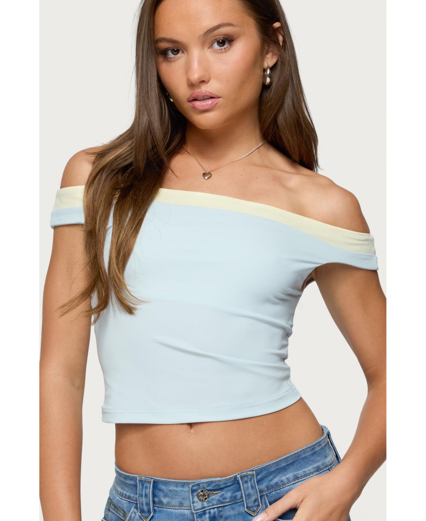Женский топ Edikted Strada Contrast Off Shoulder, цвет: Светлый синий — фото 1