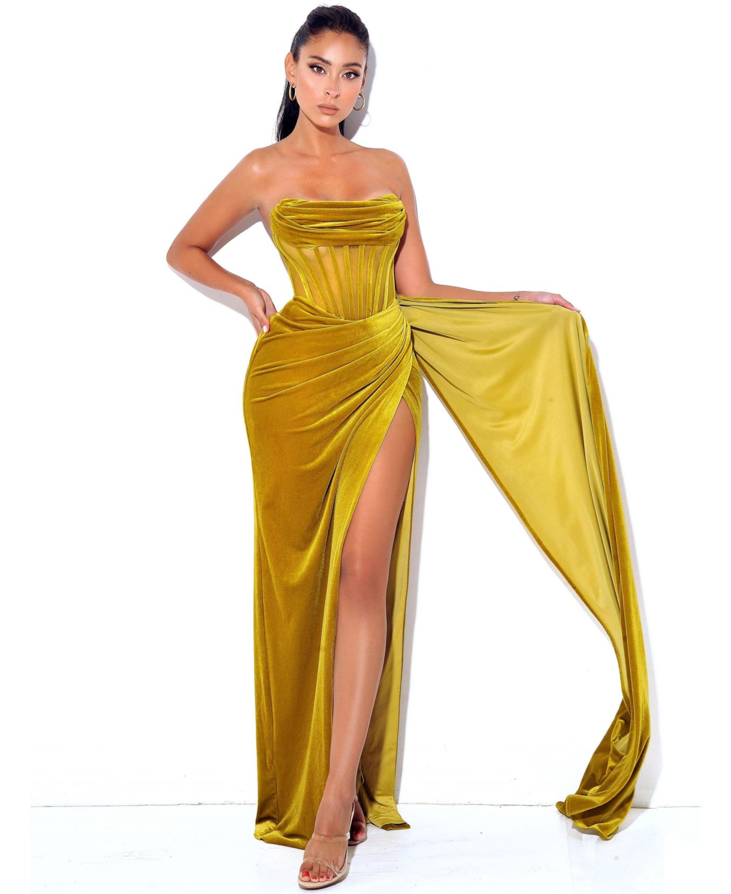 Женское платье Miss Circle Priya Gold Draping Corset High Slit Velvet Gown, цвет: Золотой — фото 5