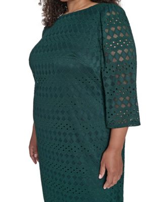 Plus Size Lace 3/4-Sleeve Shift Dress
