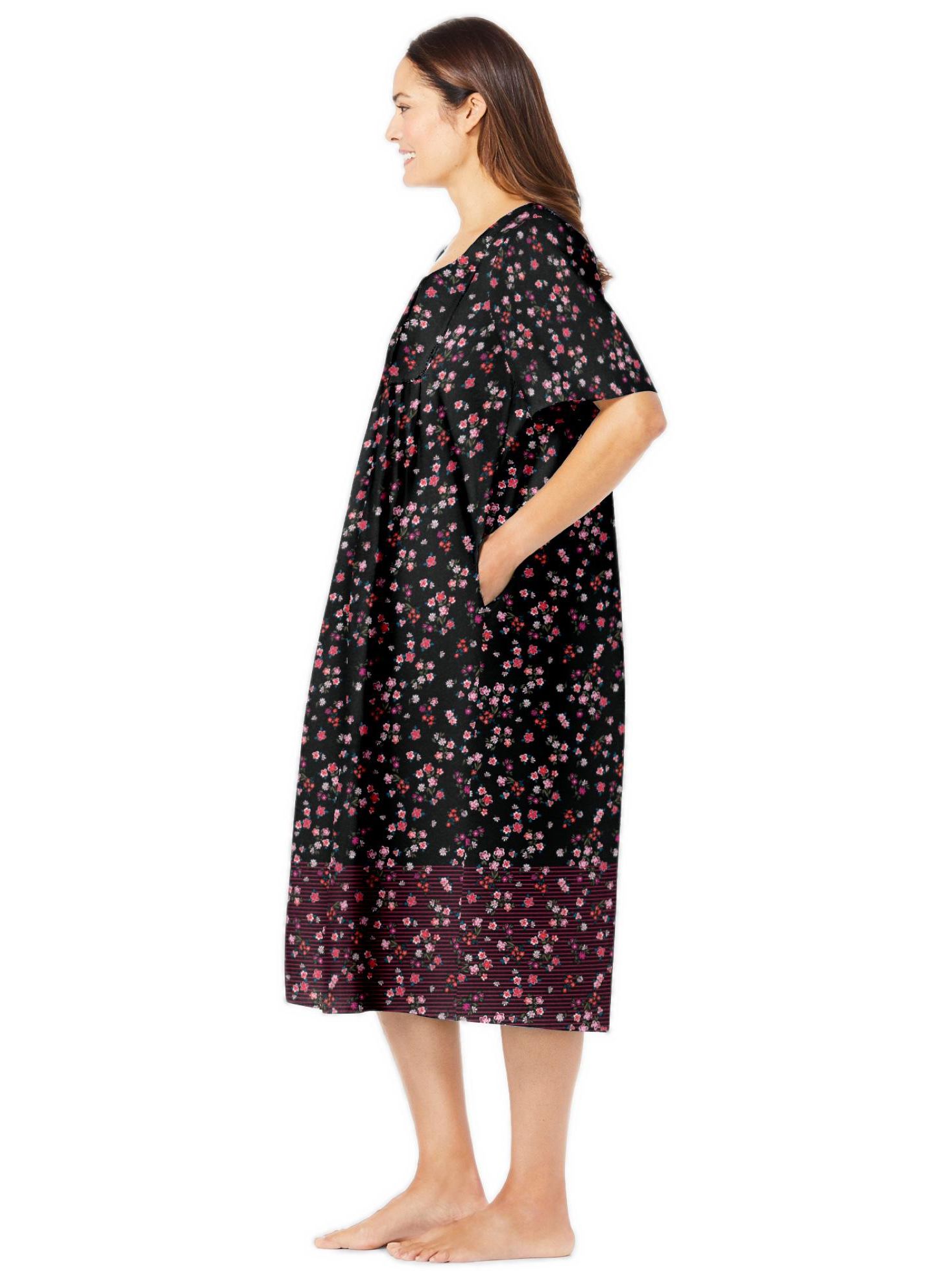 Женская футболка Only Neccessities Dreams & Co. Dreams and Co. V-Neck Short Sleeve Maxi T-Shirt Lounger, цвет: Чёрный с принтом — фото 3