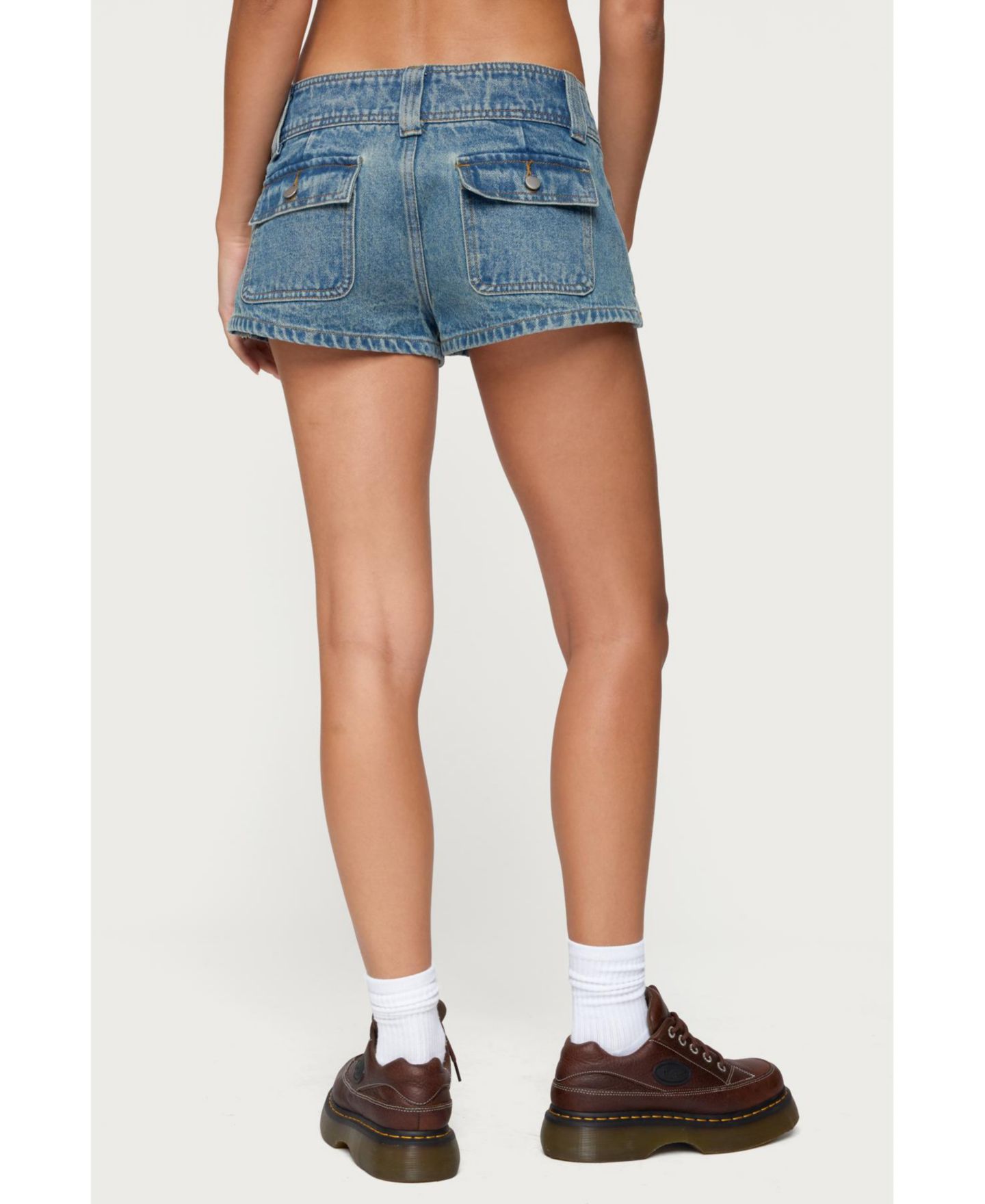 Женские шорты Edikted Keinan Low Rise Denim Shorts, цвет: Синий потёртый — фото 2
