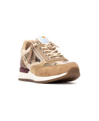Women's Casual Sneakers Refresh Collection