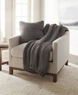 Chunky Blanket and Decorative Pillow Set, 21" x 21"