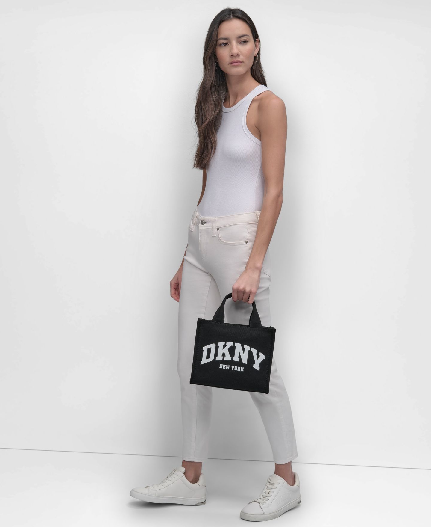 Женская сумка DKNY Hadlee Logo Small, цвет: Чёрный / Серебряный — фото 8