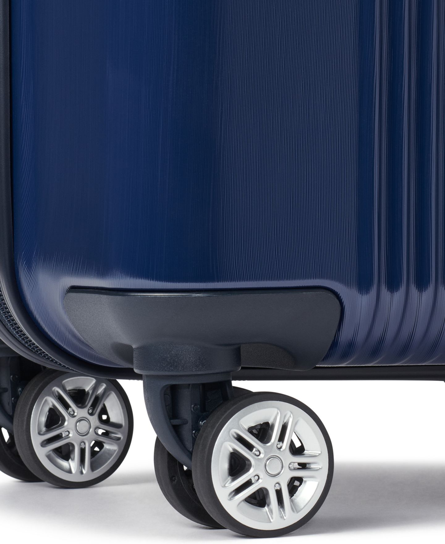 Чемодан Tommy Hilfiger Liberty 21" Luggage, цвет: Тёмно-синий — фото 5