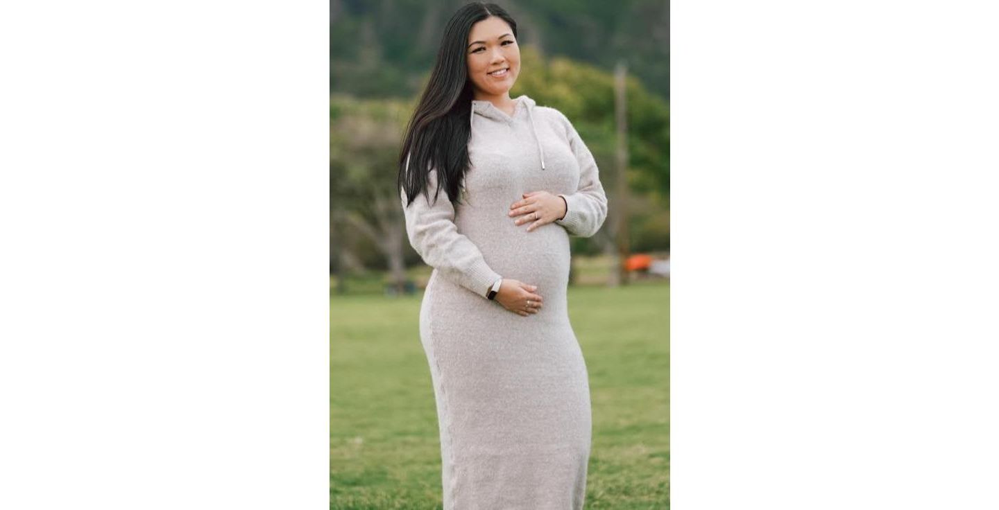 Женское платье Pinkblush Maternity Beige Hooded Sweater Midi, цвет: Бежевый — фото 5